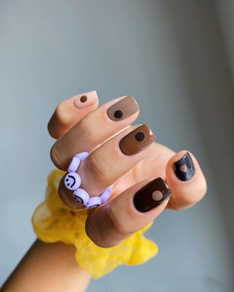 Chocolate Nail Eyes brown nails