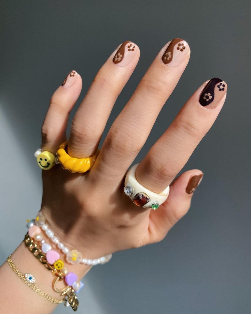 Brown Daisy Swirl Nails