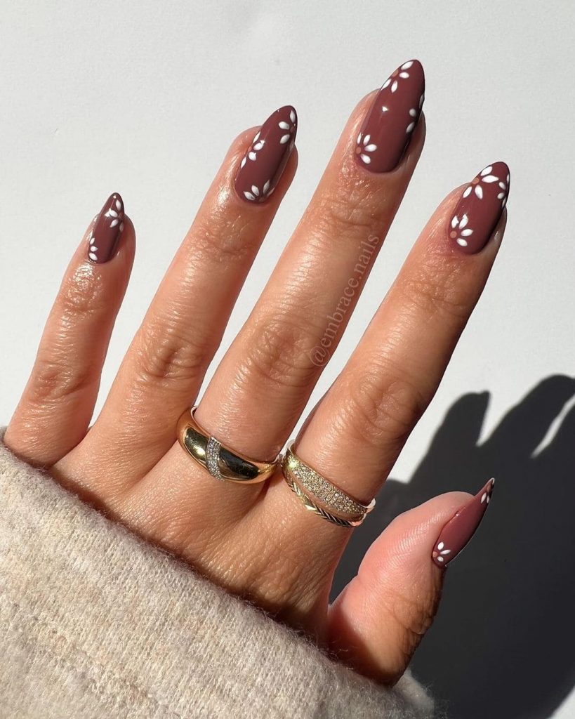 Brown Autumn Daisy Nails