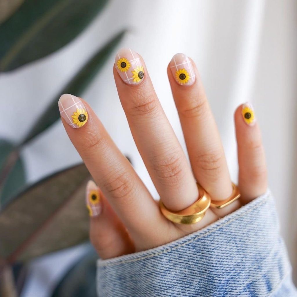 Web Sunflower Nail