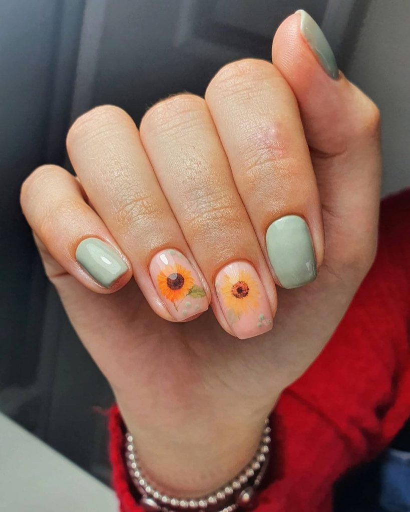 Light Pastel Sunflower Nail