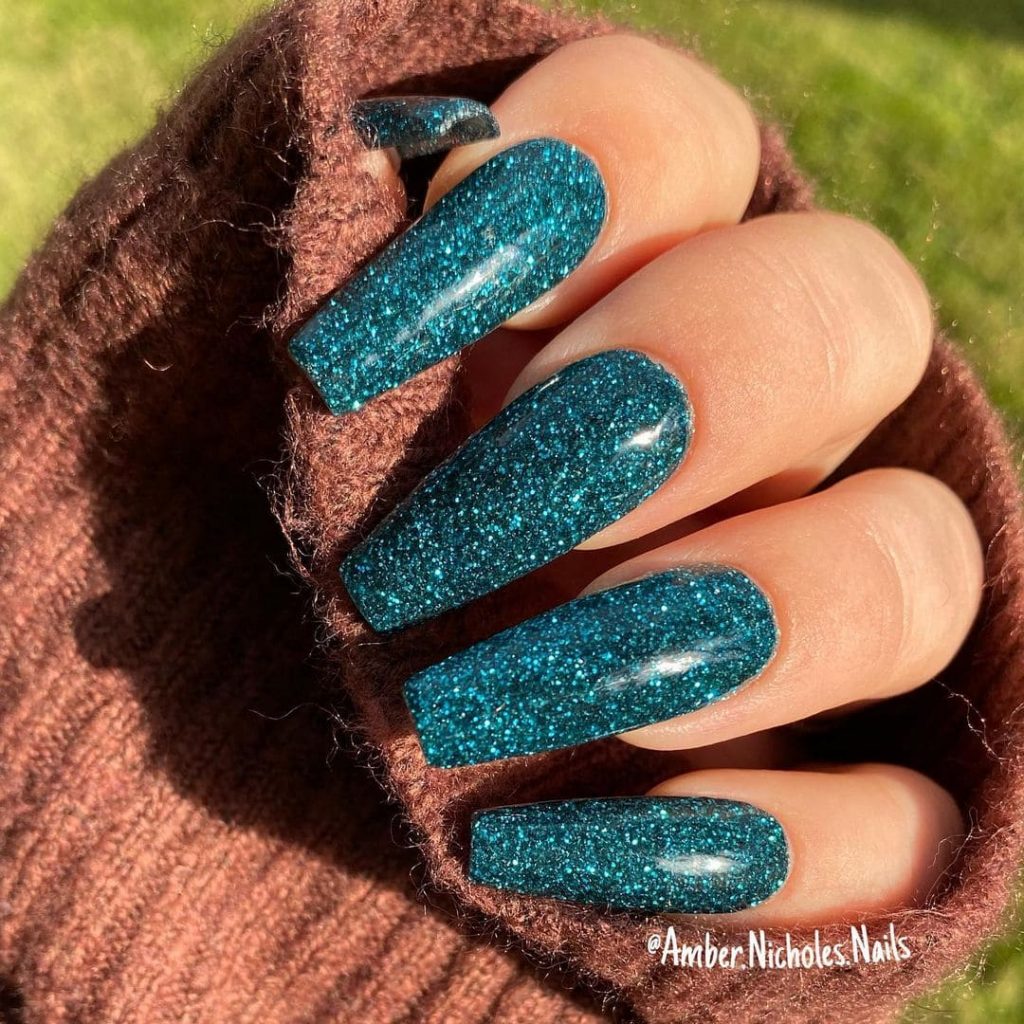 This Glossy Teal Green Nail Color