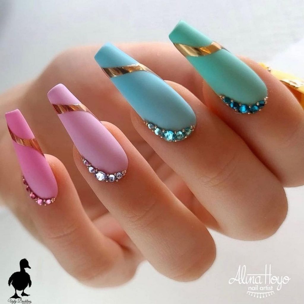 This pink and blue design will be a great way to make your nails this valentine