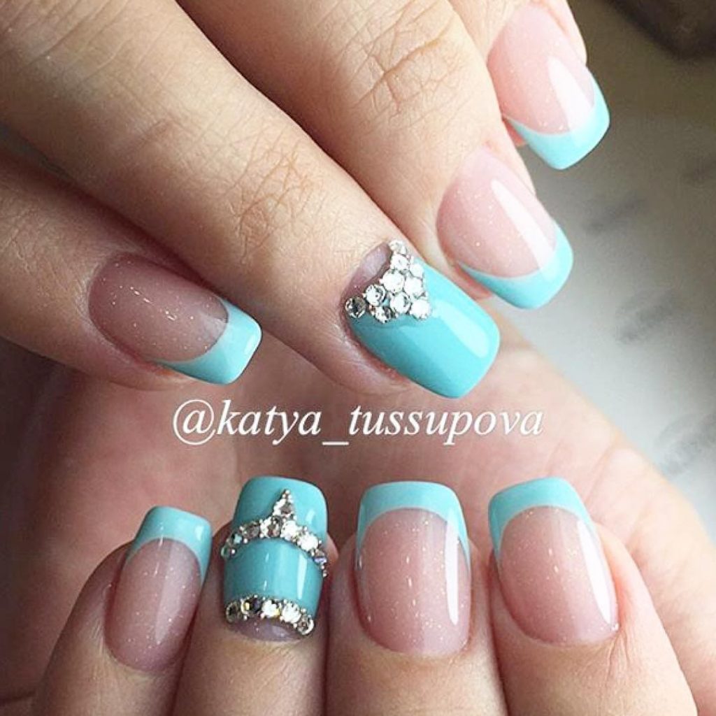 This French nails design with a blue band may be perfect for you this valentine season