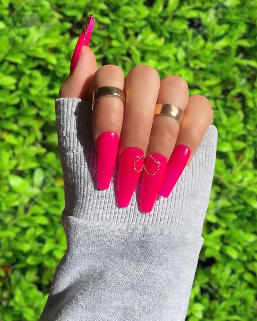 This design lets your fingernails ooze nothing but love