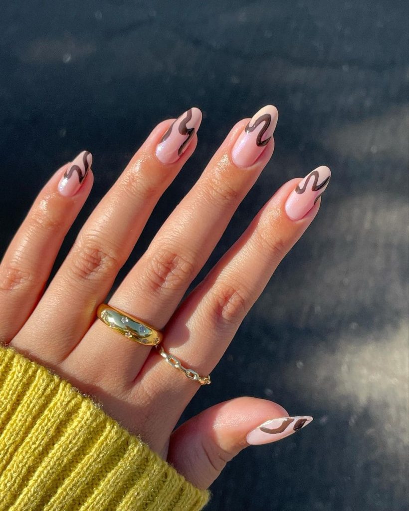 These Double Two Tone Brown Abstract nails for holiday inspo