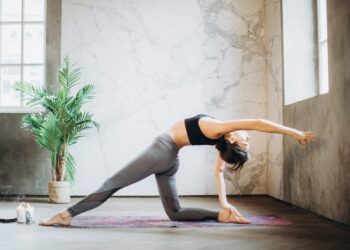 10 Yoga Moves to Relieve Back Pain for Office Ladies 
