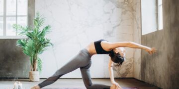 10 Yoga Moves to Relieve Back Pain for Office Ladies