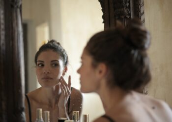 6 Bad Habits that Make You Age Quickly 