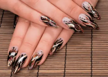 10 Steps To The Perfect DIY Manicure
