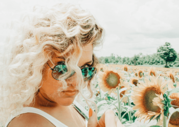 40+ Trendy Wolf Cut Curly Hair For A New Makeover