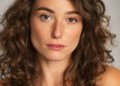 Eyebrow Threading Vs Waxing : Guide To A Better Option